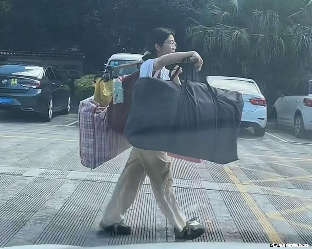 全网追的“扁担女孩”，找了一份暑假工，时薪12元 - 香港生活资讯 - 香港28生活网 hk.28life.net